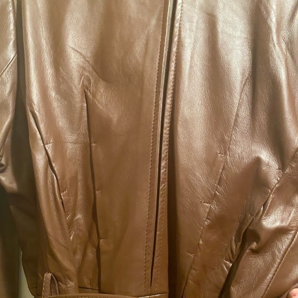 BCBG MaxAzria Brown leather trench coat, belted with pleated back size 12 - Picture 5 of 12